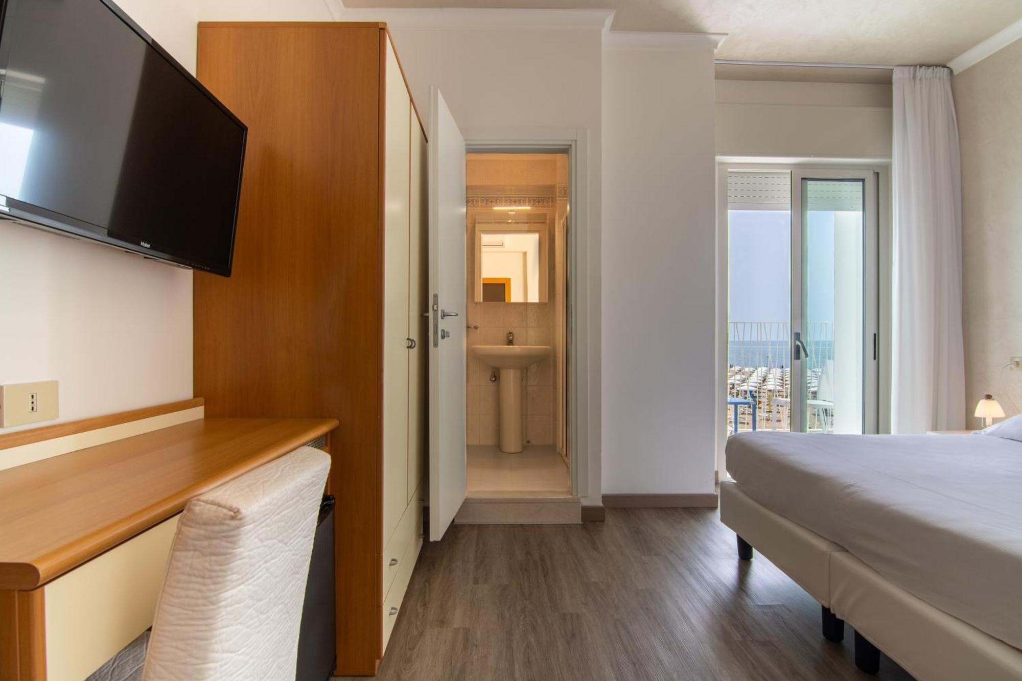 Montecarlo Hotel 3*